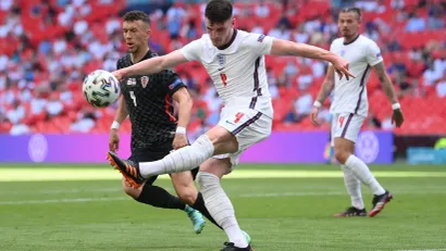 Ivan Perišić (Hrvatska) i Deklan Rajs (Engleska)